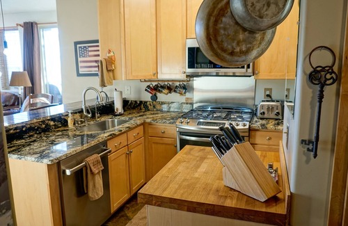 Kimball Junction Condo | The Retreat- Amazing Views and Location; Ski, Dine, shop and entertainment.