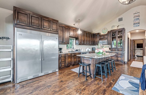 Kingston Cabin | 1/2 Mi to Lake Texoma! Spacious Group Escape
