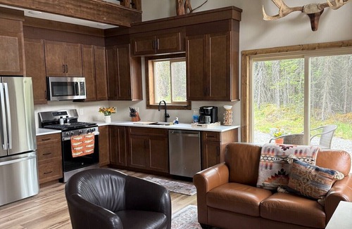 Soldotna Cabin | 1 bedroom plus loft cabin in Soldotna with private Kenai river fishing access!