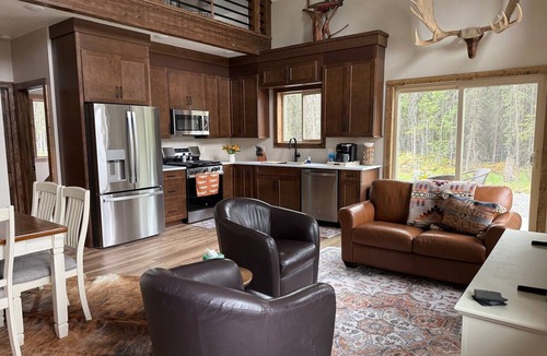 Soldotna Cabin | 1 bedroom plus loft cabin in Soldotna with private Kenai river fishing access!