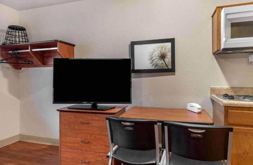 Shreveport Apartment | 1 Full Bed | Non-Smoking, Kitchen