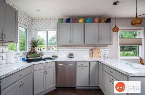 Holland House | 1 Happy Acre Summary: