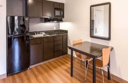 Dallas Apartment | 1 King Bed|Suite,Smk,Sofa-Bed