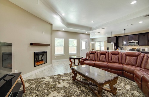 South Arlington House | 1 Mi to AT&T Stadium & Globe Life, Arlington Home