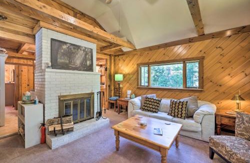 Boothbay Harbor House | 1 Mi to Downtown BBH: Coastal Cabin w/Deck & Yard
