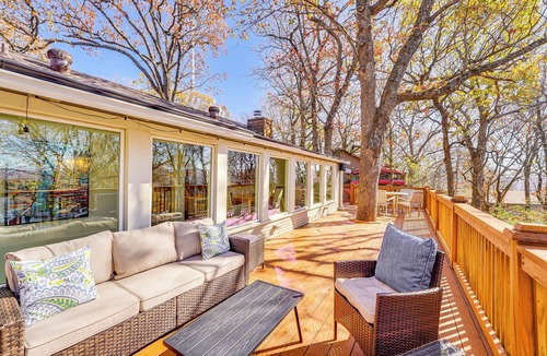 Fayetteville House | 1 Mi to Dtwn Fayetteville: Home w/Fenced Yard