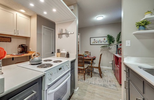 Texarkana Apartment | < 1 Mi to Dtwn Texarkana: Couple's Retreat w/Yard