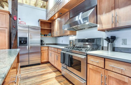 Springfield Condo | < 1 Mi to Wittenberg: Eclectic Loft w/Parking!
