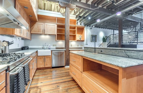 Springfield Condo | < 1 Mi to Wittenberg: Eclectic Loft w/Parking!