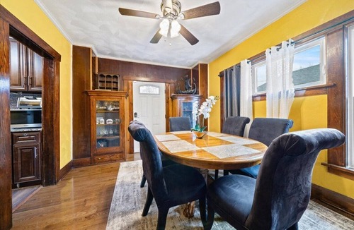 Erie House | 1 min to Lake & Lighthouse in Erie! Unique 3 Bedroom kid-friendly house with AC