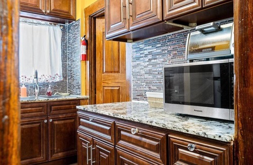 Erie House | 1 min to Lake & Lighthouse in Erie! Unique 3 Bedroom kid-friendly house with AC