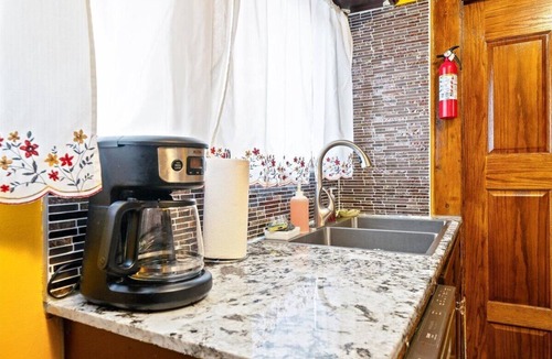 Erie House | 1 min to Lake & Lighthouse in Erie! Unique 3 Bedroom kid-friendly house with AC