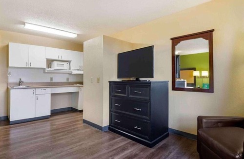 Rochester Apartment | 1 Queen Bed | ADA/RI Shower/Non-Smoking/Kitchen