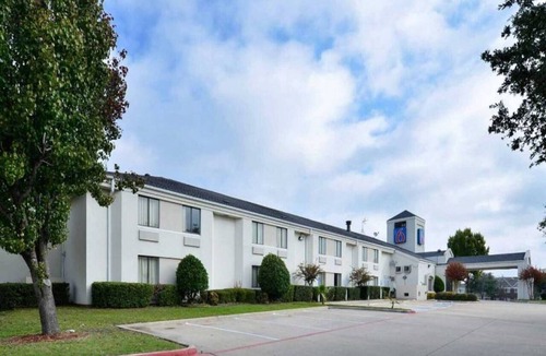 Plano Apartment | 1 Queen Bed | Non-Smoking