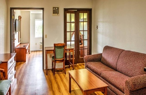 Dallas Apartment | 1 Queen Bed|Suite,Nsmk,Sofa-Bed