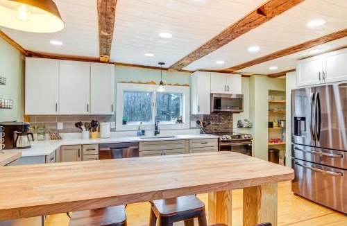 Rumford Point House | 10 Mi to Skiing: Historic Farmhouse in Maine!