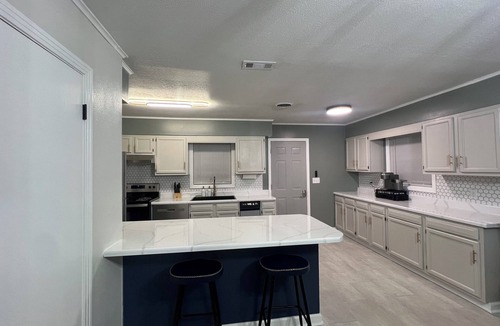 Vivian House | 10 Miles to Caddo Lake – 2BR/2BA Vivian Home Close to NCMC Hospital