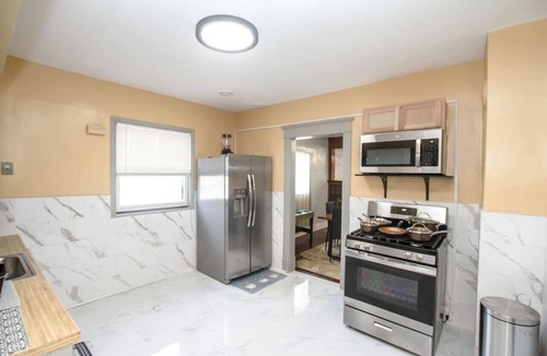 Cheektowaga Apartment | 10 Mins to Airport Apt w/King Beds