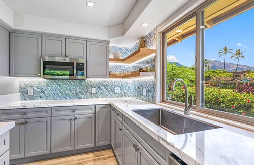 Historic Lahaina Front Street House | 100-4 Island living at its best!