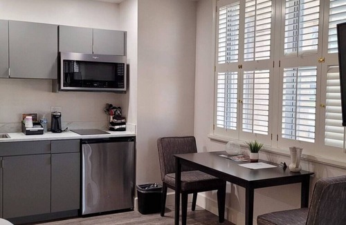 Bartlesville Apartment | 104 · Cozy Corner #104 - King Bed Hotel Phillips