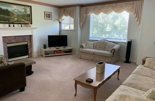 Saanich East Apartment | #105 Gordon Head Rd - 3 Bed Upper Gorgeous Suite