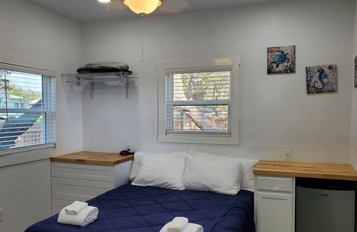 Fulton Cabin | 10th Street Retreat! Cute cottage tucked away on a quiet, private half acre.