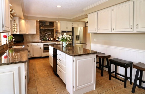 Bowman House | 12 BR/13.5 BA Inn w/Views of White Mountains & Heated Pool