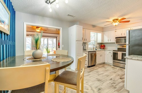 Blue Springs House | 13 Mi to Arrowhead Stadium: Blue Springs Home!