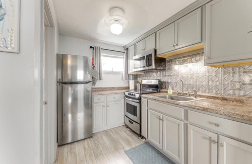 Old Orchard Beach Apartment | 13 Mi to Portland Studio on Old Orchard Beach!