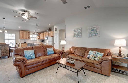 Leeward Sands House | 139 m² House ∙ 3 bedrooms ∙ 10 guests