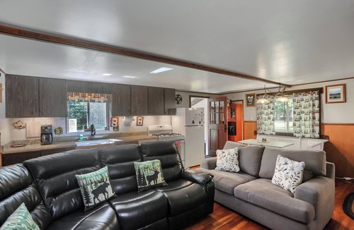 Tylersburg House | 15% off Spring Special | Pet Friendly | Wi-Fi | Firepit | TV