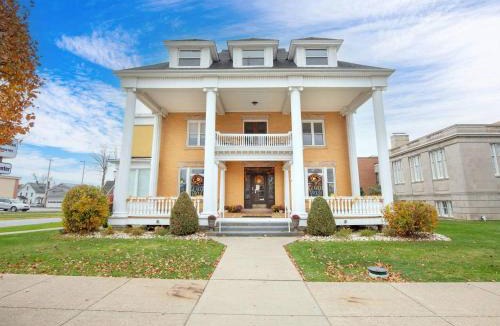 Clarion House | 15 off Summer Special Mansion Pet-Friendly