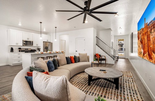 St. George House | 1622, Private Swim Spa, Hot tub, Pickleball Courts