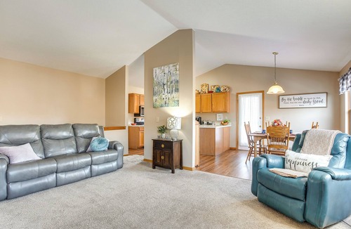 Pickerington House | 17 Mi to Columbus: Pickerington Home w/Fire Pit!