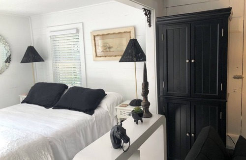 Hammondsport House | 18 Vine Inn & Carriage House