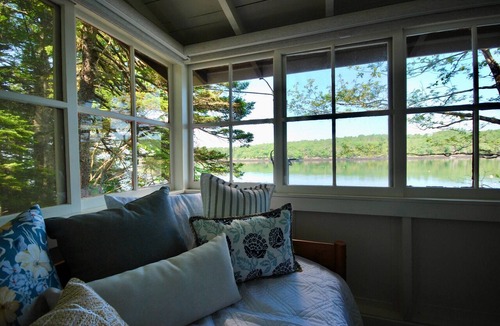 Edgecomb House | 1920s Riverfront Cottage – Historic Maine Charm