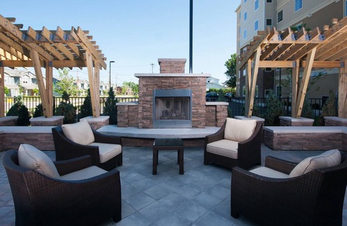Amherst Apartment | 1BR Suite w/2 Dbl Beds | Free Breakfast & Pool