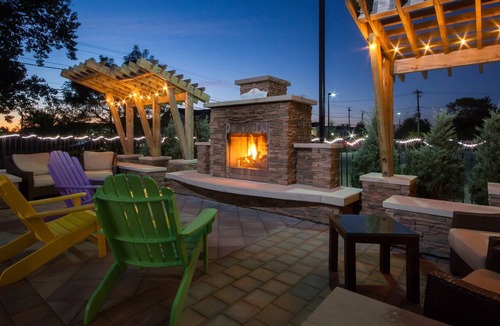 Amherst Apartment | 1BR Suite w/2 Dbl Beds | Free Breakfast & Pool