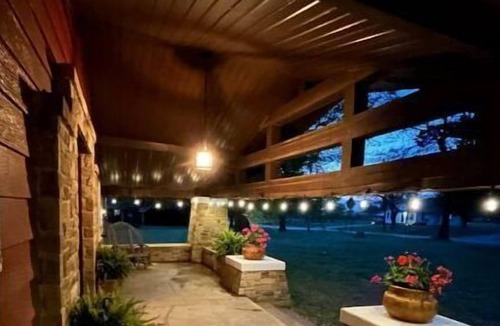 Okemah House | 2 Acre Hideaway