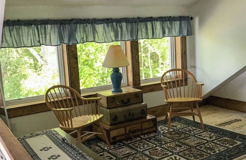 Richmond Cottage | 2 Bedroom, 1 & 1/2 bath Waterfront Cottage on Pleasant Pond
