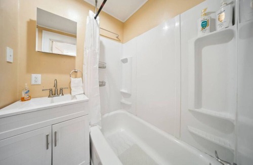 Akron House | 2 bedroom Apartment in Akron's North Hill Neighborhood