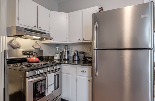 West End Apartment | 2 Bedroom Apartment Unit In Portland's Historic West End Neighborhood