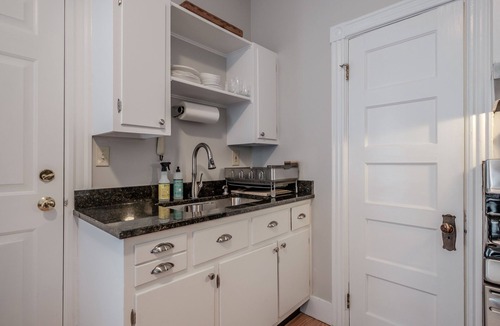 West End Apartment | 2 Bedroom Apartment Unit In Portland's Historic West End Neighborhood