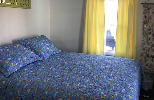 Snug Harbor Cottage | 2 BEDROOM BEACH COTTAGE EAST MATUNUCK BEACH RI SLEEPS 6