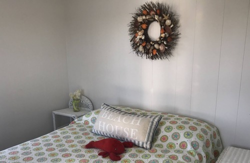 Snug Harbor Cottage | 2 BEDROOM BEACH COTTAGE EAST MATUNUCK BEACH RI SLEEPS 6