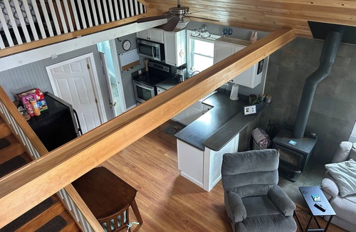 Franklin Cabin | 2 bedroom cabin in Franklin/guided Sunrise Hike for 2 included with stay