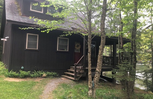 Caroga Lake Cabin | 2-bedroom cabin in peaceful Caroga Lake with AC