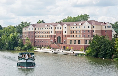 Rochester Apartment | 2 Bedroom | Equipped Suite Near the River