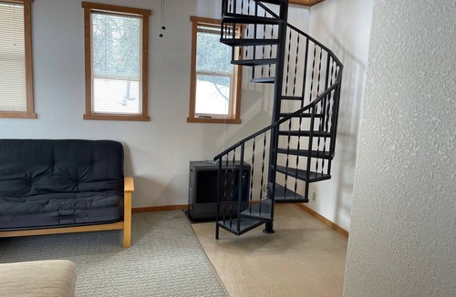 Funny River Cabin | 2 Bedroom Funny River Cabin with Mountain Views - Close to Browns Lake & Kenai