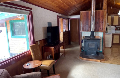 Funny River Cabin | 2 Bedroom Funny River Cabin with Mountain Views - Close to Browns Lake & Kenai
